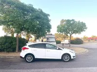 Usado Ford Focus Trend 125 CV (91 kW) 2016 Blanco Berlina