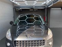 Usado Peugeot 3008 Premium 120 CV (88 kW) 2010 Gris / plata Familiar