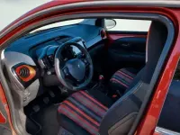 Usado Peugeot 108 Allure 69 CV (50 kW) 2021 Rojo Utilitario