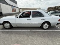 Usado Mercedes E200 75 CV (55 kW) 1988 Blanco Familiar