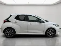 Usado Toyota Yaris Hybrid Plus 116 CV (85 kW) 2021 Blanco Berlina