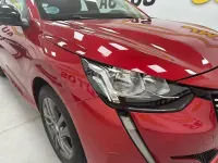 Usado Peugeot 208 Allure 100 CV (73 kW) 2022 Rojo Utilitario