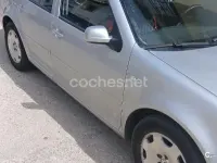 Usado VW Bora Conceptline 100 CV (73 kW) 2005 Gris / plata Berlina