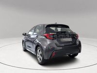 Usado Toyota Yaris Hybrid Active 116 CV (85 kW) 2024 Gris / plata Berlina