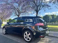 Usado Seat Leon Reference 140 CV (102 kW) 2006 Negro Utilitario