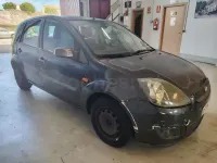 Usado Ford Fiesta Ghia 68 CV (50 kW) 2007 Gris / plata Utilitario