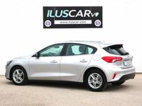 Usado Ford Focus Trend 125 CV (91 kW) 2021 Plata perla moondust Berlina