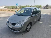 Usado Renault Grand Scénic II Dynamique 130 CV (95 kW) 2007 Gris / plata Monovolumen