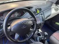 Usado Ford Focus Trend 115 CV (84 kW) 2004 Gris / plata Berlina
