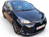 Usado Toyota Yaris Hybrid Active 100 CV (73 kW) 2019 Negro