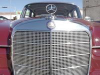 Usado Mercedes 190 55 CV (40 kW) 1966 Granate Berlina