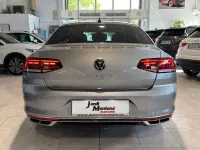 Usado VW Passat R-line 150 CV (110 kW) 2022 Gris / plata Familiar