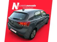 Usado Kia Rio 100 CV (73 kW) 2023 Gris / plata Berlina