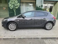 Usado Opel Astra Selective 110 CV (80 kW) 2015 Gris / plata Berlina