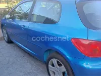 Usado Peugeot 307 110 CV (80 kW) 2002 Azul Berlina