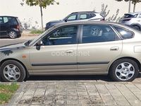 Usado Hyundai Elantra GLS 107 CV (78 kW) 2002 Gris / plata Berlina