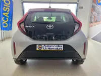 Usado Toyota Aygo X Play 72 CV (52 kW) 2022 Gris / plata SUV