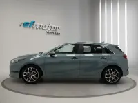 Usado Kia Ceed 136 CV (100 kW) 2023 Azul claro metalizado Utilitario