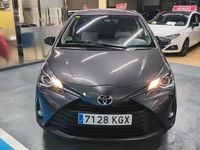 Usado Toyota Yaris Active 69 CV (50 kW) 2018 Gris Utilitario