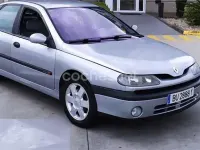 Usado Renault Laguna 100 CV (73 kW) 1999 Gris / plata Berlina