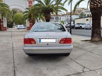 Usado Mercedes E320 Elegance 220 CV (161 kW) 1998 Gris / plata Berlina