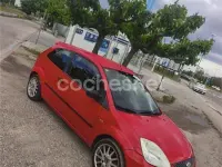 Usado Ford Fiesta Sport 90 CV (66 kW) 2005 Rojo Utilitario