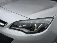 Usado Opel Astra Selective 140 CV (102 kW) 2014 Gris / plata Utilitario