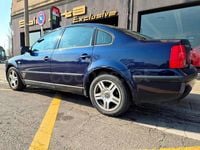 Usado VW Passat Highline 130 CV (95 kW) 2000 Azul Berlina