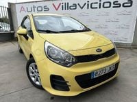 Usado Kia Rio 85 CV (62 kW) 2015 Amarillo Berlina