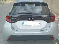 Usado Toyota Yaris 125 CV (91 kW) 2020 Gris / plata Berlina