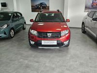 Usado Dacia Sandero Stepway 90 CV (66 kW) 2015 Granate Berlina