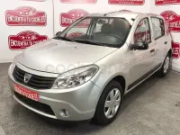 Usado Dacia Sandero 75 CV (55 kW) 2012 Gris / plata Berlina