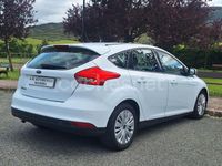 Usado Ford Focus Trend 95 CV (69 kW) 2015 Blanco Berlina
