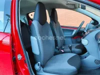 Usado Toyota Aygo Live 68 CV (50 kW) 2008 Rojo Utilitario