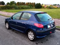 Usado Peugeot 206 70 CV (51 kW) 2006 Azul Berlina