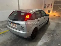 Usado Ford Focus Ghia 100 CV (73 kW) 1999 Gris / plata Berlina