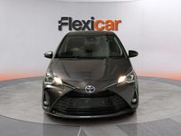 Usado Toyota Yaris Hybrid Active 100 CV (73 kW) 2019 Gris Berlina