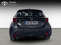 Usado Toyota Yaris Hybrid Active 116 CV (85 kW) 2024 Gris / plata Berlina