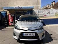 Usado Toyota Yaris Hybrid Active 100 CV (73 kW) 2012 Gris / plata Berlina