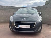 Usado Peugeot 5008 Active 120 CV (88 kW) 2015 Gris Monovolumen
