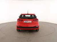 Usado Hyundai i20 75 CV (55 kW) 2019 Rojo Utilitario