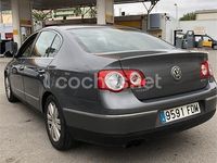 Usado VW Passat Advance 150 CV (110 kW) 2006 Gris / plata Berlina