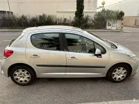 Usado Peugeot 207 70 CV (51 kW) 2011 Gris / plata Berlina