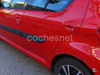 Usado Toyota Aygo Live 68 CV (50 kW) 2009 Rojo Utilitario