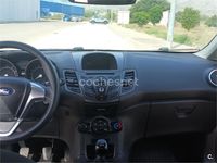 Usado Ford Fiesta Trend 82 CV (60 kW) 2014 Rojo Utilitario