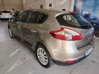 Usado Renault Mégane III 85 CV (62 kW) 2010 Marrón Berlina