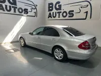 Usado Mercedes E320 Classic 224 CV (164 kW) 2006 Gris / plata Berlina