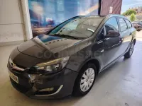 Usado Opel Astra Excellence 110 CV (80 kW) 2013 Gris / plata Familiar