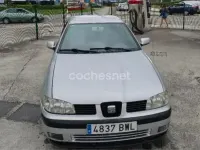 Usado Seat Cordoba Sport 110 CV (80 kW) 2002 Gris / plata Berlina