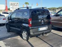 Usado Fiat Qubo Trekking 75 CV (55 kW) 2011 Negro metalico Monovolumen